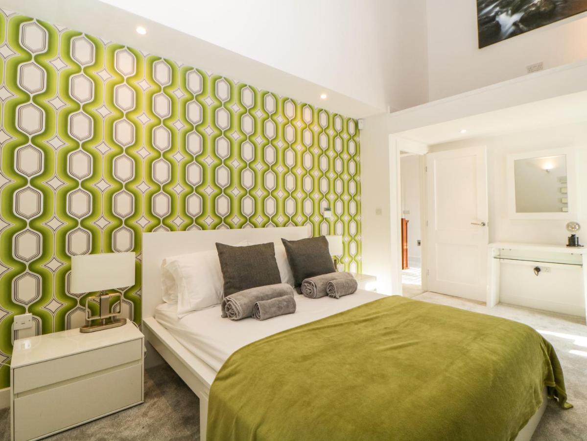 Iroko Villa Torpoint Luaran gambar