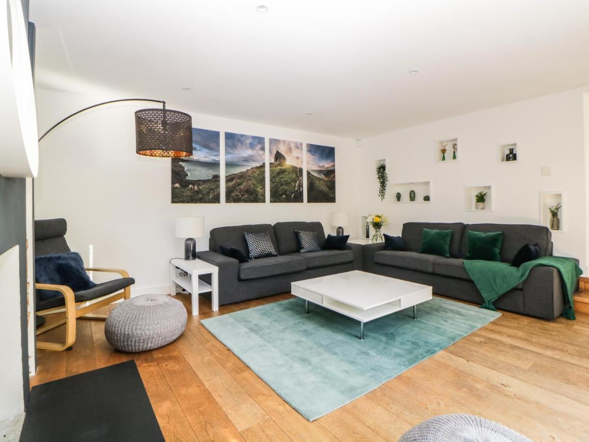 Iroko Villa Torpoint Luaran gambar